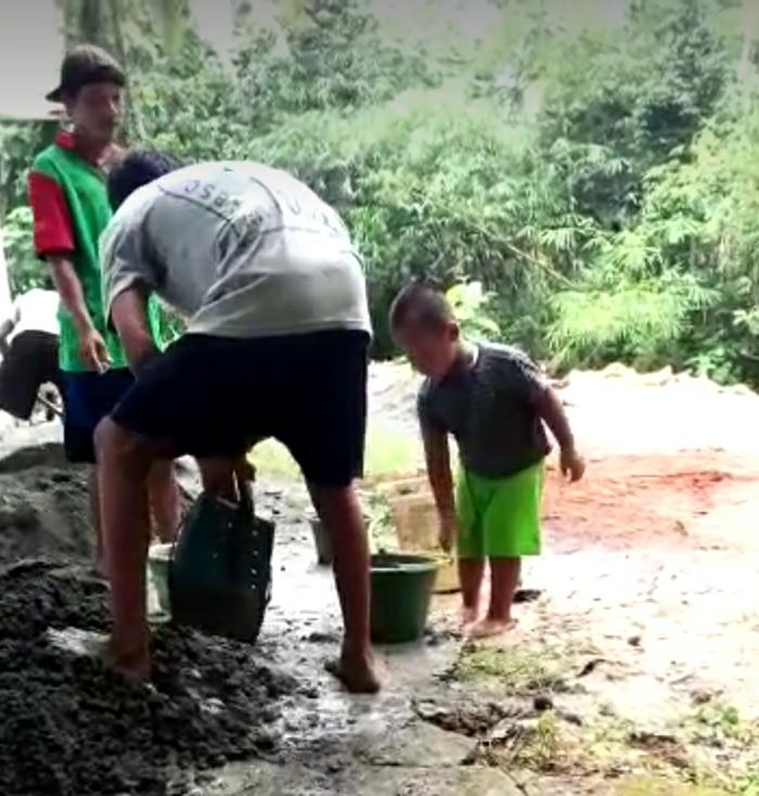 Kerja Bakti Jamaah Ar Rahman Krengseng